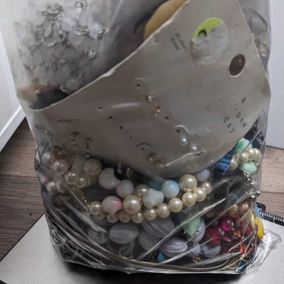 Jewelry Lot 4+ lbs 1141 Wearable Sellable Mystery Lot Free Shipping - Picture 5 of 6